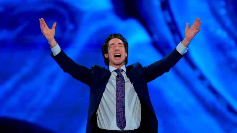 Osteen Lakewood 1 Ap Jm 240218 1708282922465 Hpmain 16x9.jpg