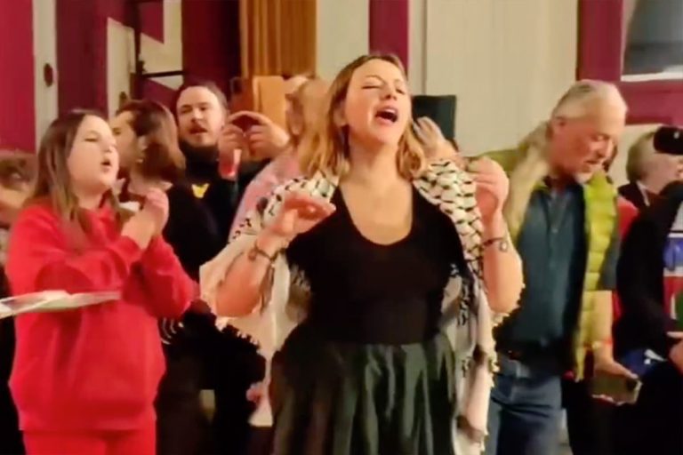 Charlotte Church Palestine Sing1.jpg